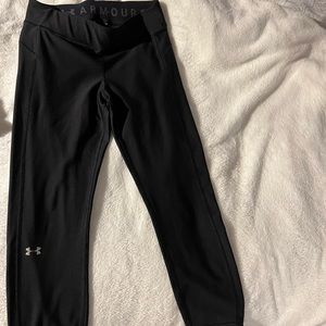 Black Under Armour leggings. Good condition, super comfy. Size M